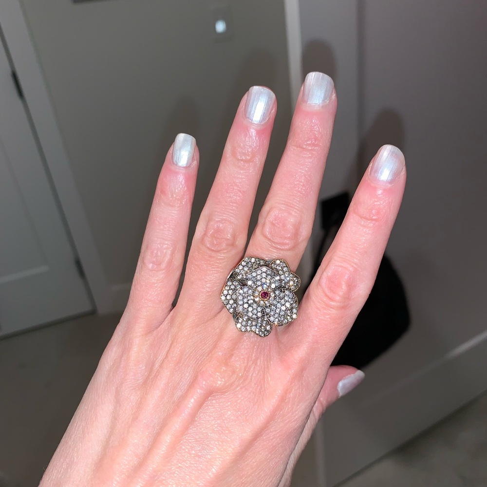 Elegant Silver Floral Ring
